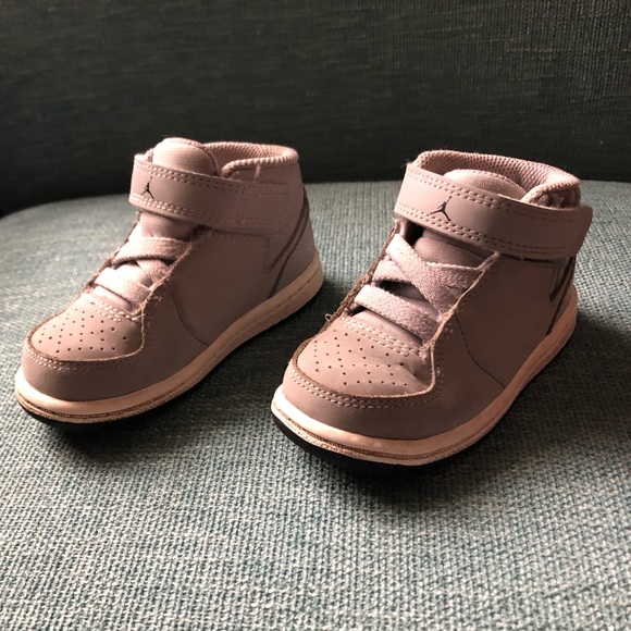 Nike Jordans- Toddler - Size 6c (grey and white) - Picture 2 of 8